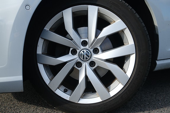 Volkswagen Golf VII 5 of 26