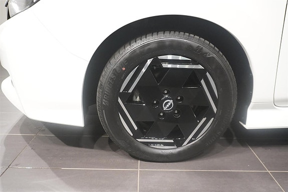 Nissan Leaf 4 of 13
