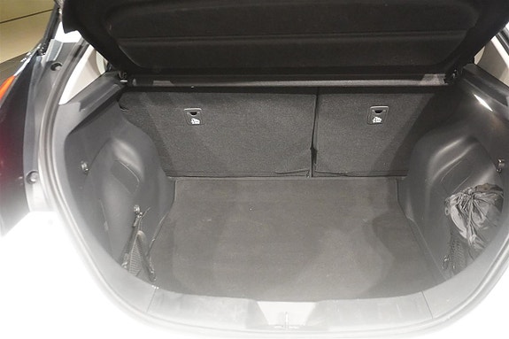 Nissan Leaf 12 of 13