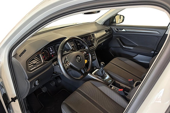 Volkswagen T-Roc 11 of 22