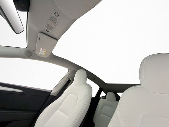 Tesla Model Y 18 of 30