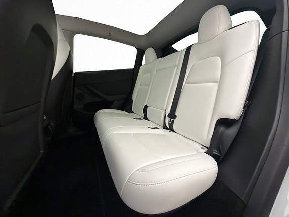 Tesla Model Y 13 of 30