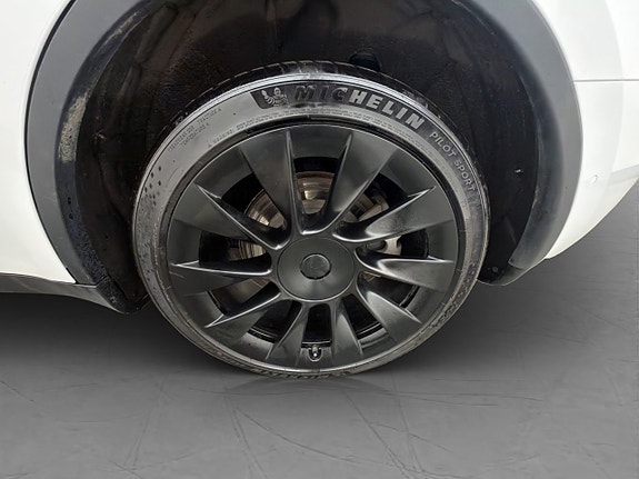 Tesla Model Y 30 of 30