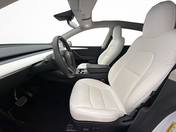 Tesla Model Y 17 of 30