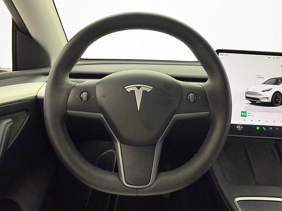 Tesla Model Y 15 of 30