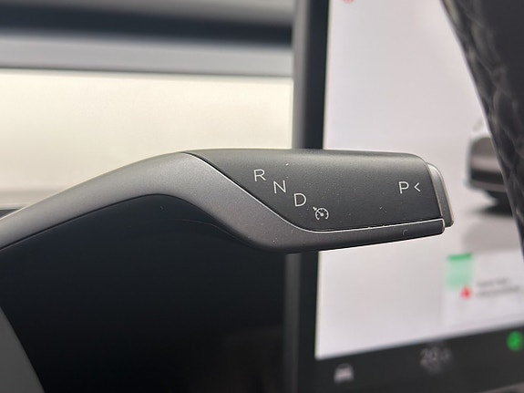 Tesla Model Y 28 of 30