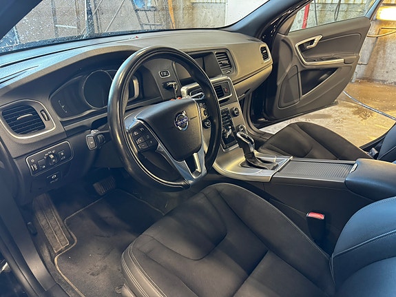 Volvo V60 3 of 10