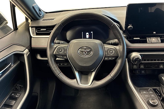 Toyota RAV4 Plug-in Hybrid 9 of 18