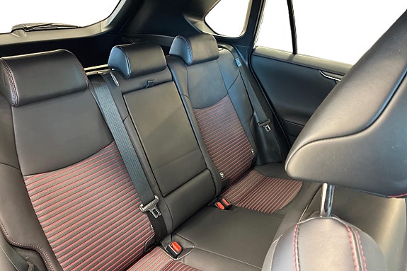 Toyota RAV4 Plug-in Hybrid 11 of 18