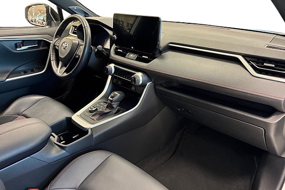 Toyota RAV4 Plug-in Hybrid 6 of 18