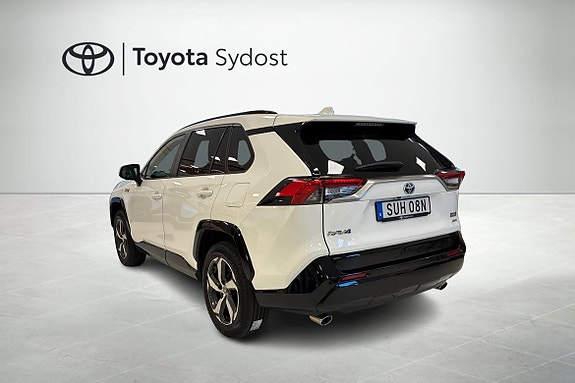 Toyota RAV4 Plug-in Hybrid 2 of 18