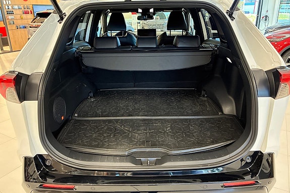 Toyota RAV4 Plug-in Hybrid 10 of 18