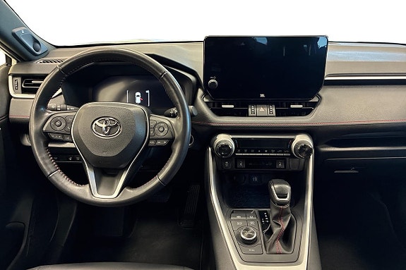 Toyota RAV4 Plug-in Hybrid 8 of 18
