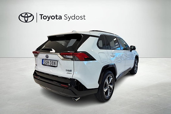 Toyota RAV4 Plug-in Hybrid 17 of 18