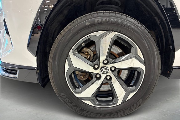 Toyota RAV4 Plug-in Hybrid 15 of 18