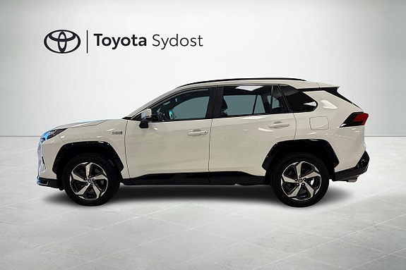 Toyota RAV4 Plug-in Hybrid 3 of 18