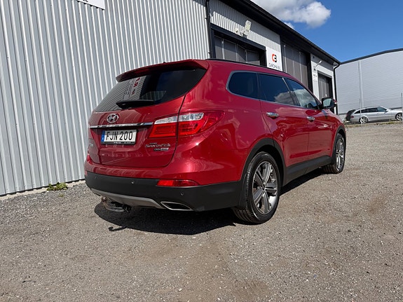 Hyundai Grand Santa Fe 7 of 21