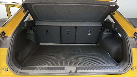 Volkswagen T-Roc 12 of 12
