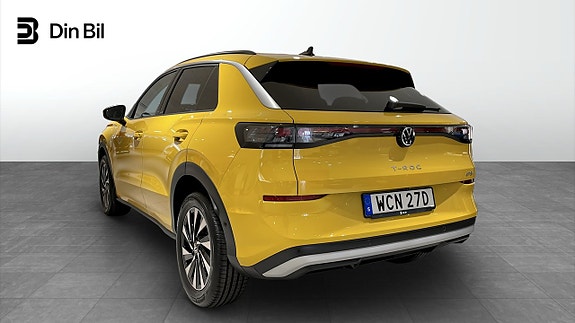 Volkswagen T-Roc 3 of 12