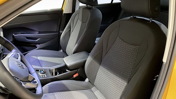 Volkswagen T-Roc 8 of 12