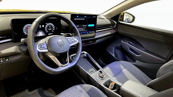 Volkswagen T-Roc 7 of 12