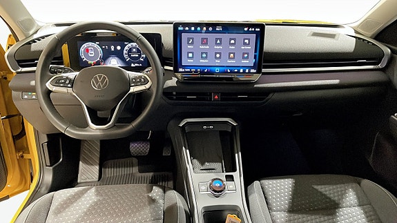 Volkswagen T-Roc 10 of 12