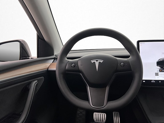 Tesla Model Y 15 of 30