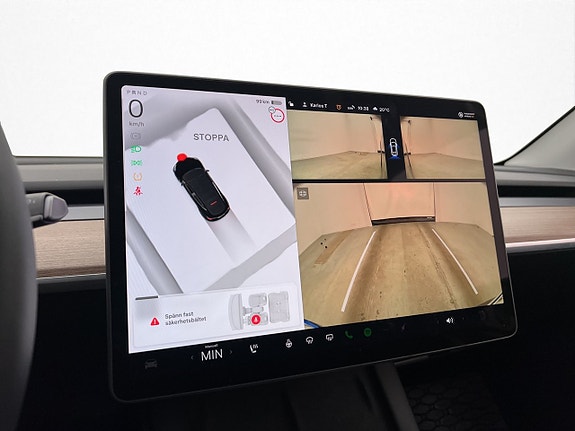 Tesla Model Y 16 of 30