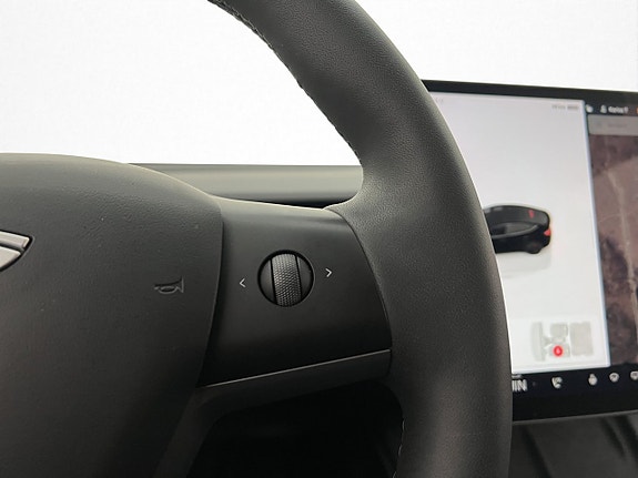Tesla Model Y 28 of 30