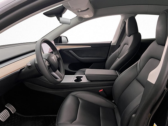 Tesla Model Y 13 of 30