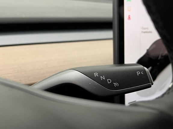 Tesla Model Y 29 of 30
