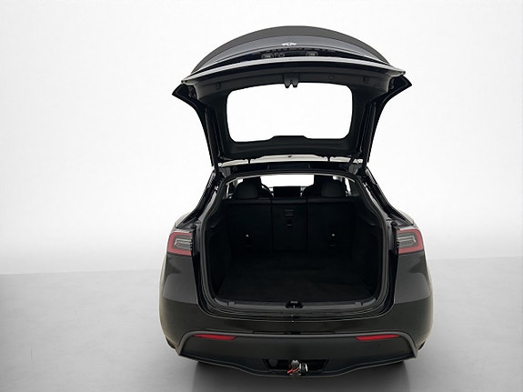 Tesla Model Y 10 of 30