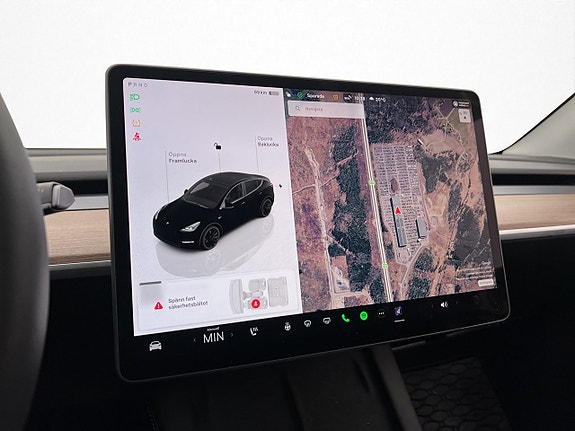 Tesla Model Y 17 of 30