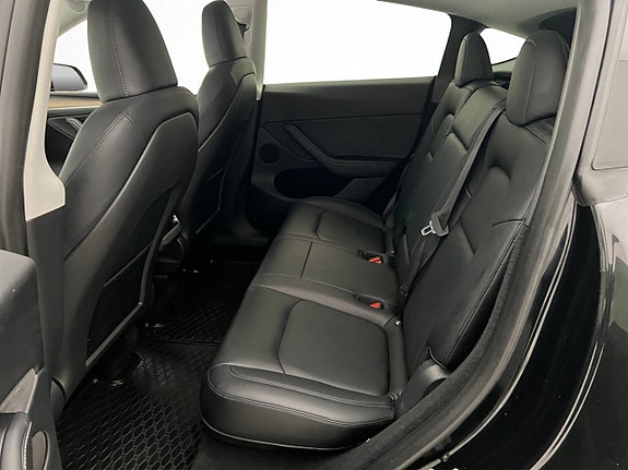 Tesla Model Y 26 of 30