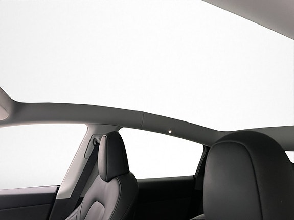 Tesla Model Y 12 of 30