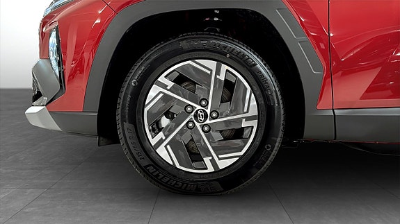 Hyundai Tucson 9 of 12