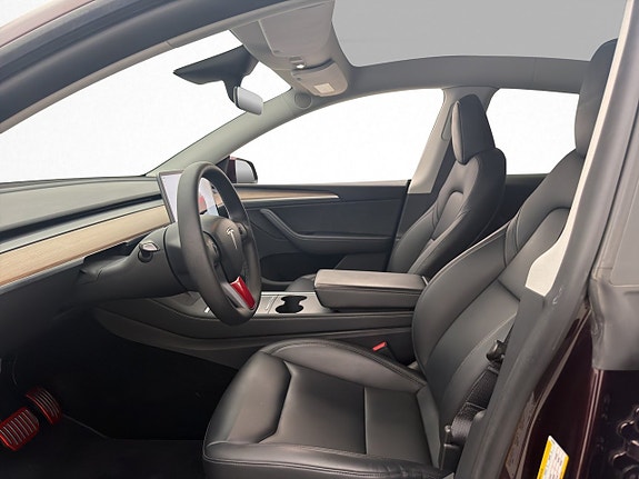 Tesla Model Y 11 of 30