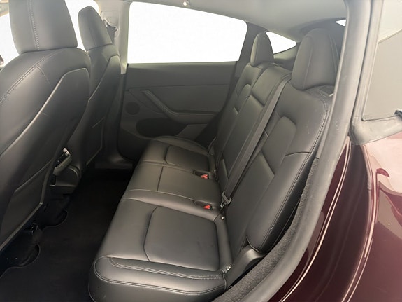 Tesla Model Y 25 of 30