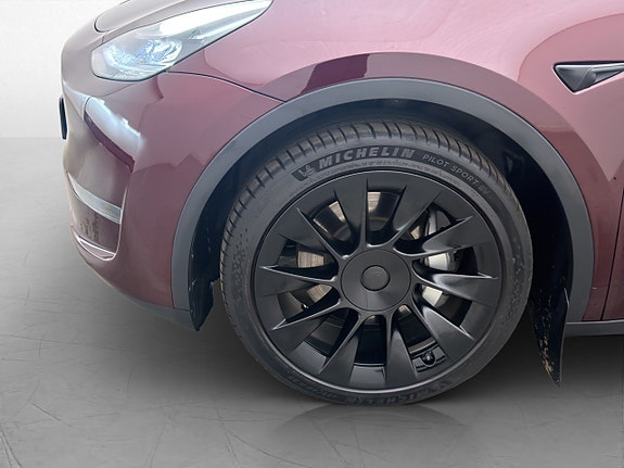 Tesla Model Y 29 of 30