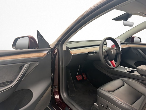 Tesla Model Y 10 of 30