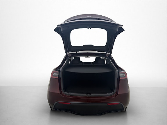 Tesla Model Y 26 of 30