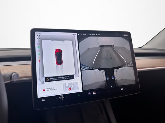Tesla Model Y 17 of 30