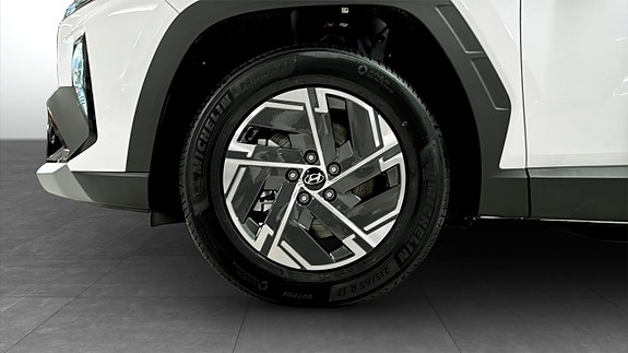 Hyundai Tucson 9 of 13