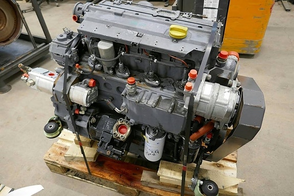 Volvo L40 Motor VOE9002810933 4 of 4
