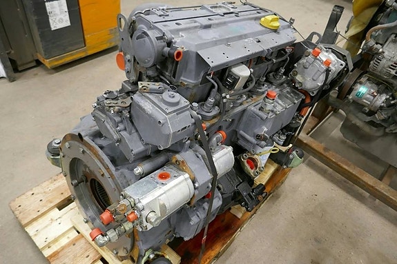 Volvo L40 Motor VOE9002810933 3 of 4