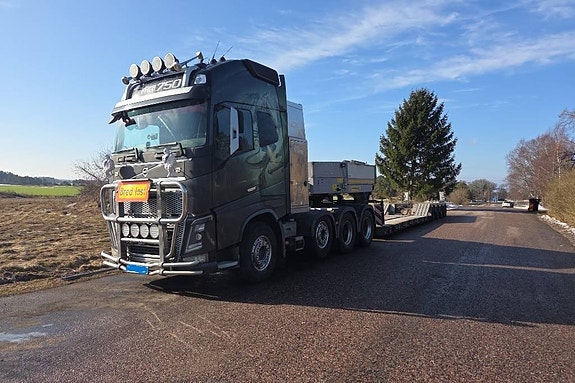 Volvo FH16 750 8x4 Dragbil med släp 2 of 24