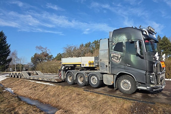 Volvo FH16 750 8x4 Dragbil med släp 3 of 24