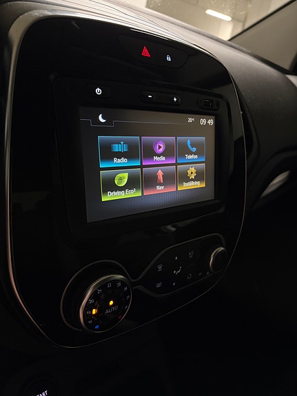 Renault Captur 5 of 8