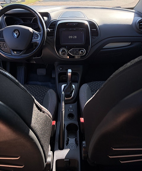 Renault Captur 4 of 8