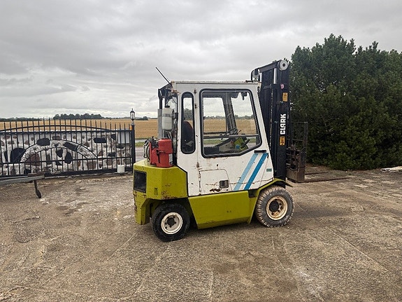 Gasoltruck Clark GPM-25 3 of 5